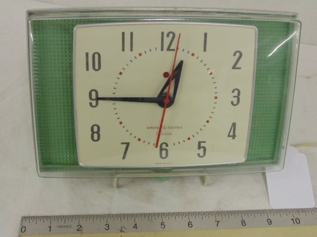 General Electric Telechron clock, model 2H105 (1 of 7)