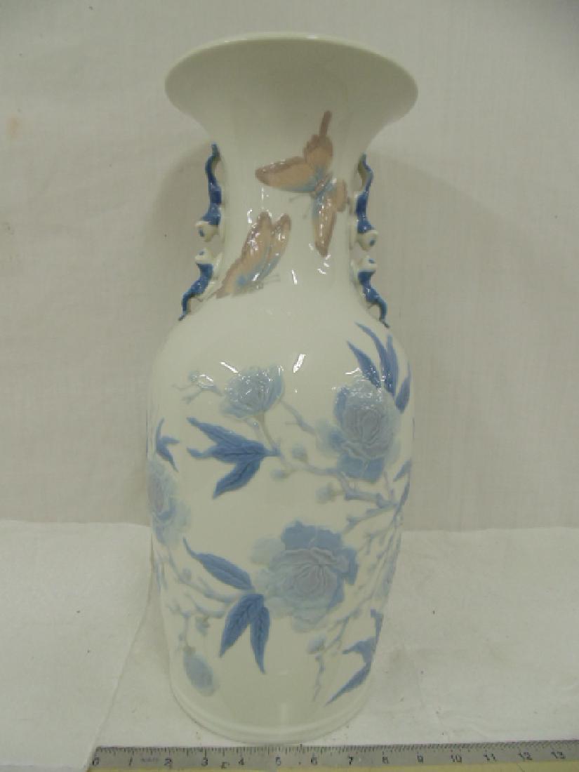 Lladro Vase, "Peking Vase with Butterflies" Julio Ruiz (1 of 8)