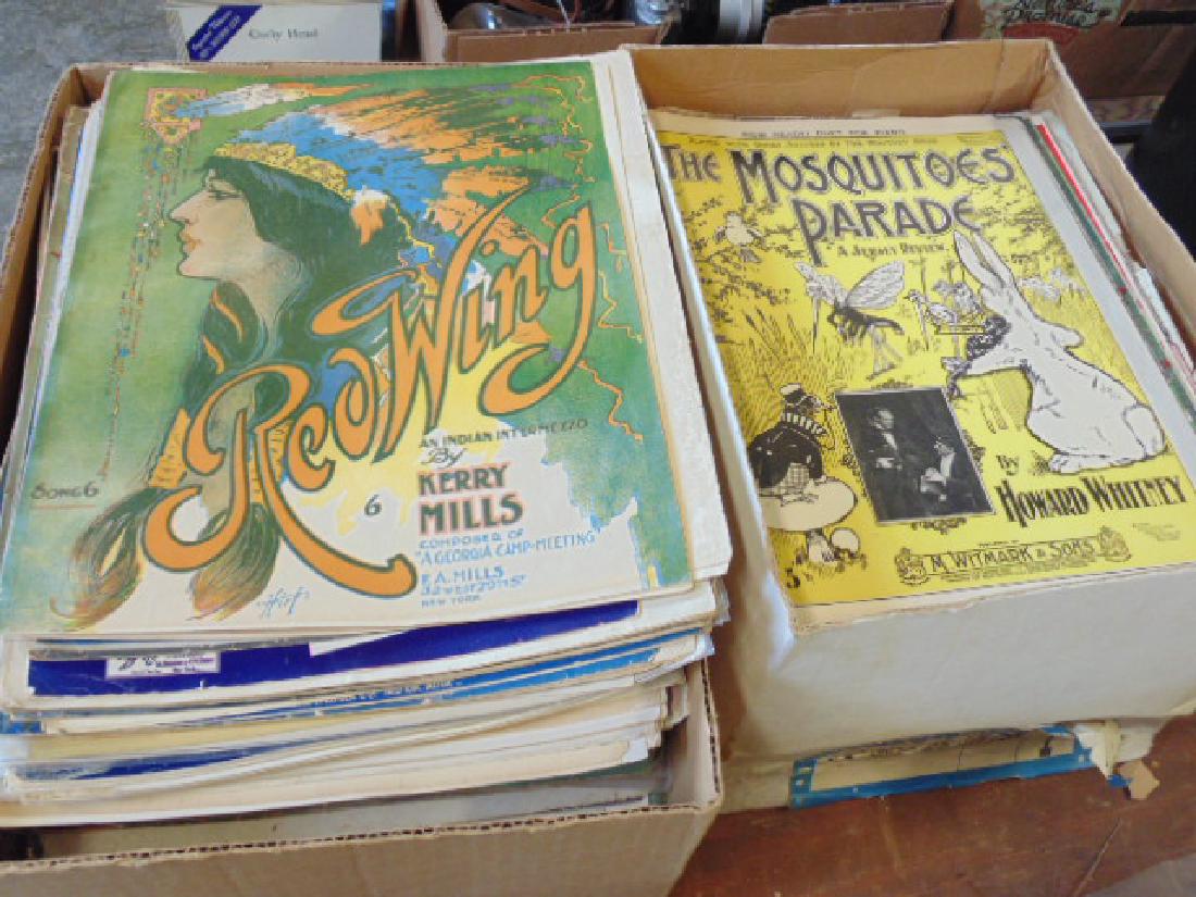 2 boxes with sheet music, hundreds of pieces, too much: 2 boxes with sheet music, hundreds of pieces, too much to list