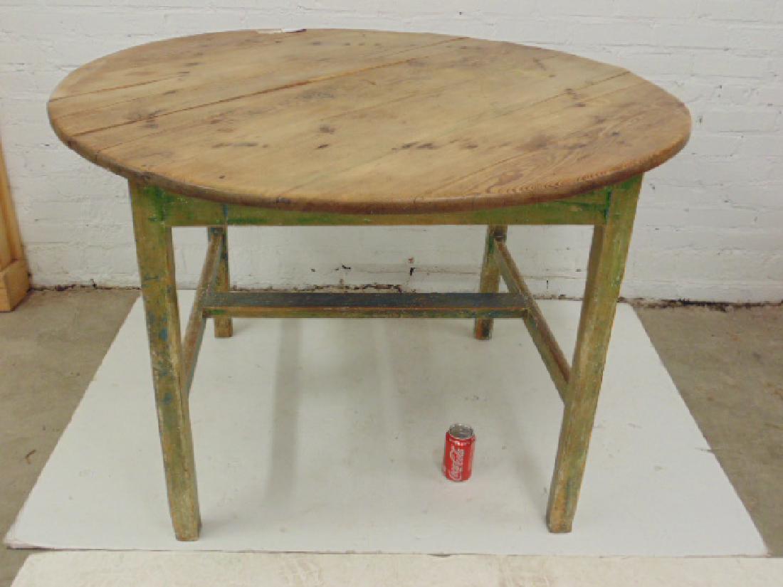 Round pine country table with old green paint, (1 of 4)