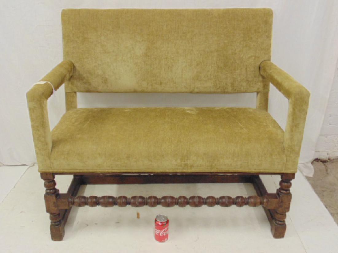 Early upholstered bench, stretcher base construction (1 of 5)