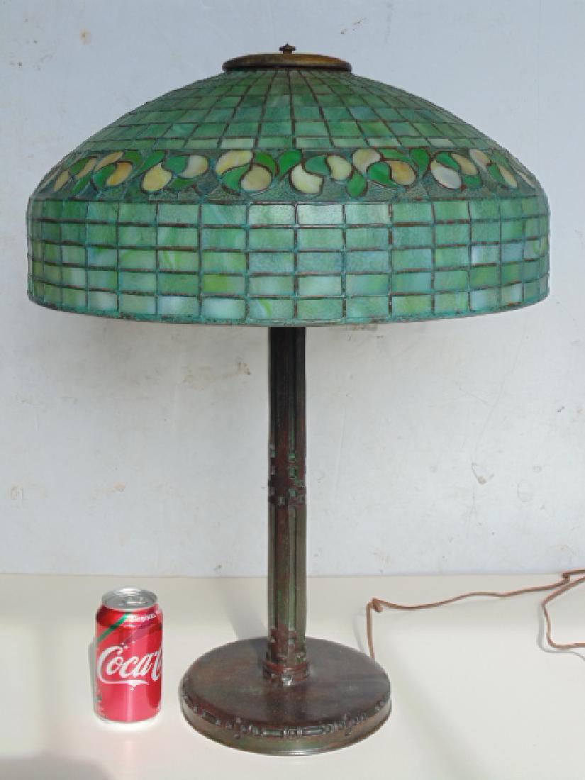Tiffany style table lamp with leaded shade, green (1 of 11)