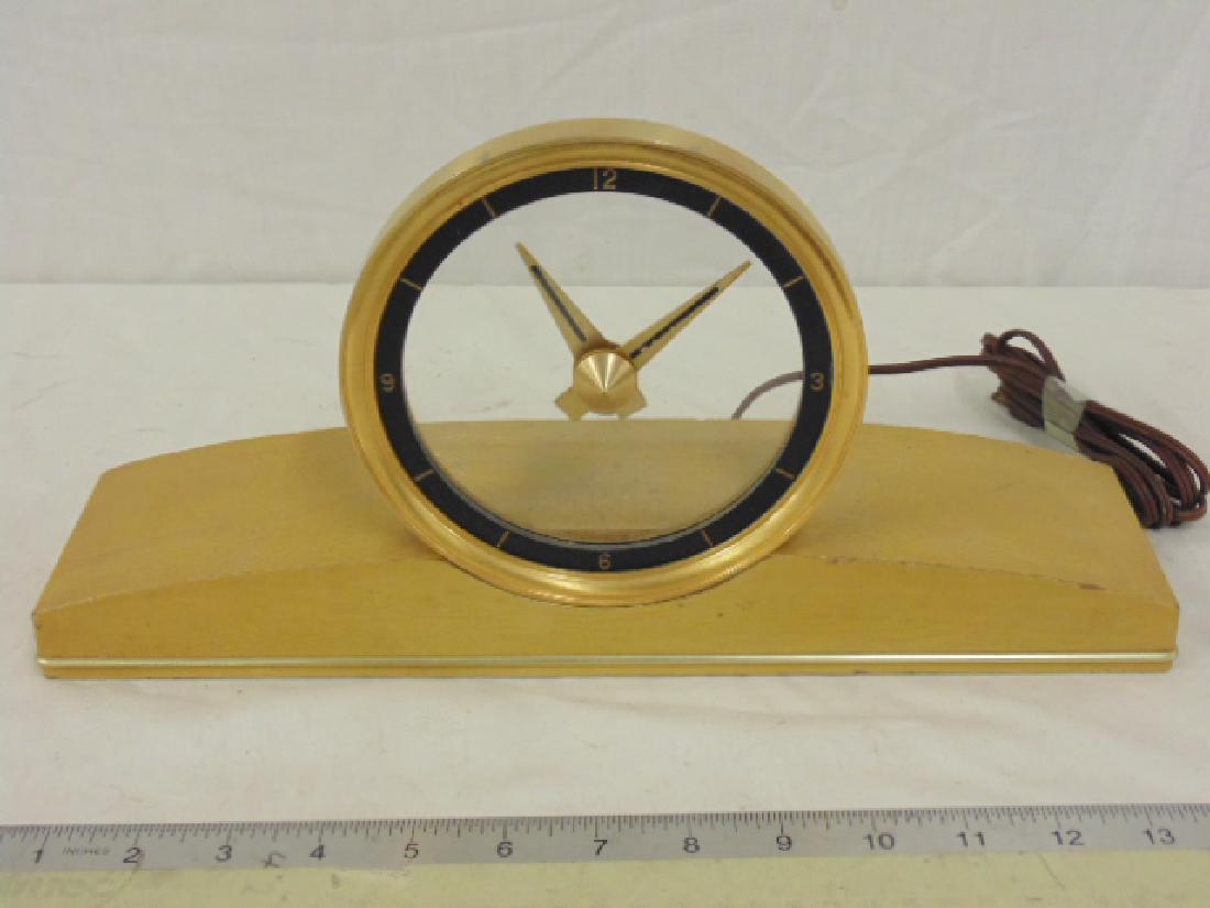 Jefferson electric mantle clock, "Golden View", on wood (1 of 4)
