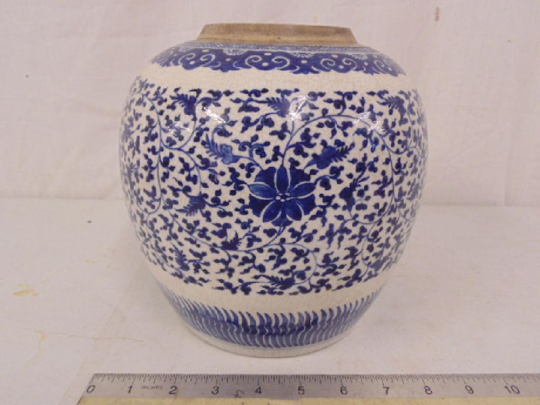 Chinese ginger jar, blue & white floral decorated, no: Chinese ginger jar, blue & white floral decorated, no lid, drilled base, height is 8.25", possibly Ming (?)