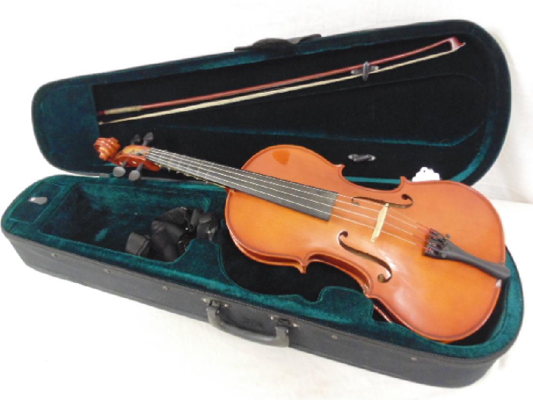 17" violin in case, no make, with bow in case, good: 17" violin in case, no make, with bow in case, good condition