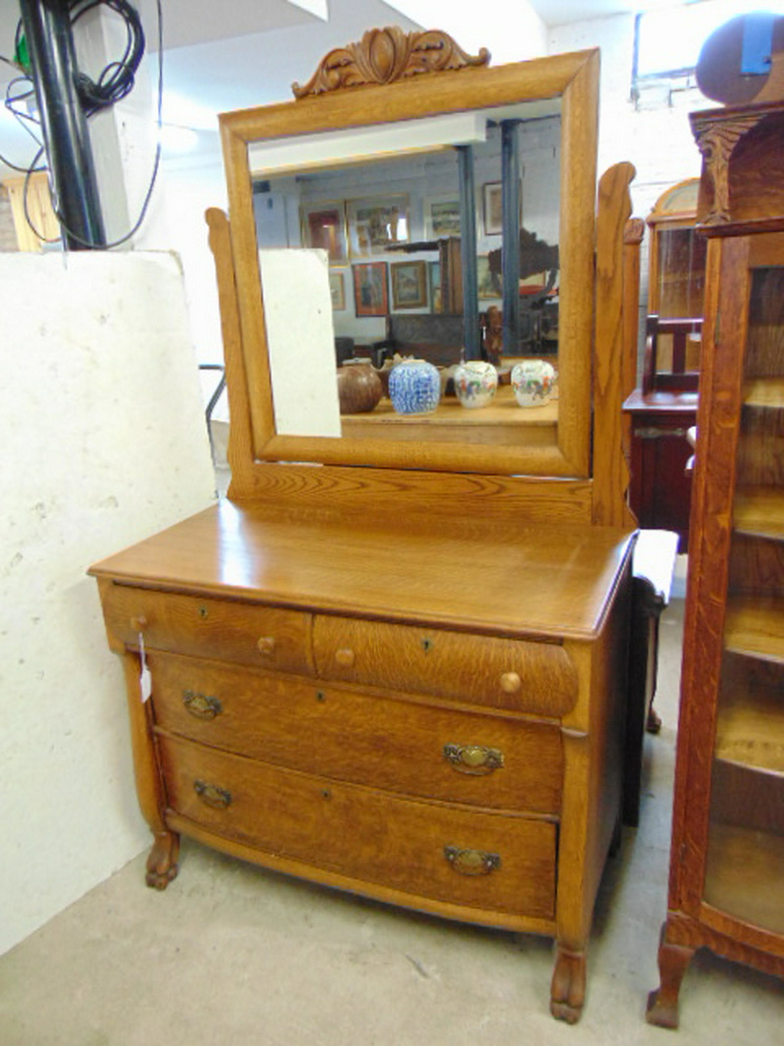 Oak chest with mirror, oak 2 over 2 chest of drawers: Oak chest with mirror, oak 2 over 2 chest of drawers with large mirror, oak veneer base, solid oak harp, chest, including mirror is 43" wide, 21.5" deep & 75" tall