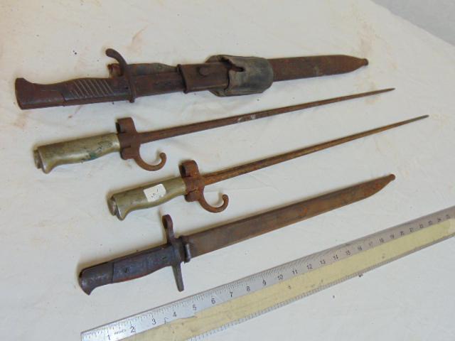 4 bayonets, WW1 German Mauser Bayonet Ernst Busch: 4 bayonets, WW1 German Mauser Bayonet Ernst Busch Solingen, two unmarked & WW1