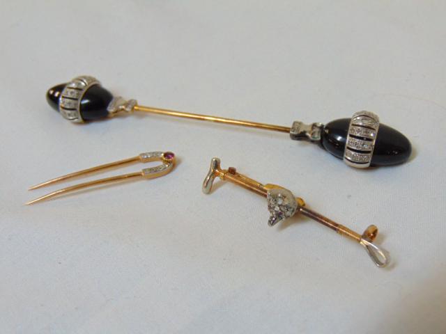 Jewelry. Gold. Art Deco Jabot pin w/ diamonds & fox: Art Deco Jabot pin w/ diamonds. Jewelry. Fox pin w/ diamonds 3.7 grams,& small pin with pink/red stone.