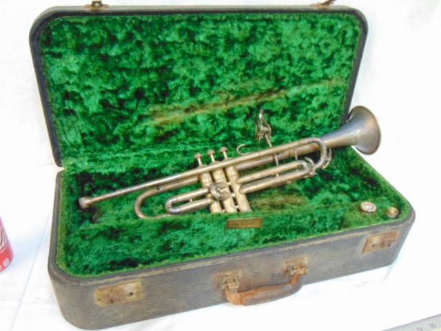 Geib & Co trumpet in case, with extra mouth pieces,: Geib & Co trumpet in case, with extra mouth pieces, music holder, trumpet is tarnished, in original case