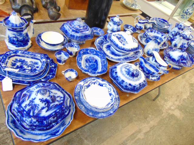 Large collection of flo blue porcelain, plates, covered: Large collection of flo blue porcelain, plates, covered bowls, pitchers, tea pots, chargers & much more, please refer to images for additional information on this large lot.