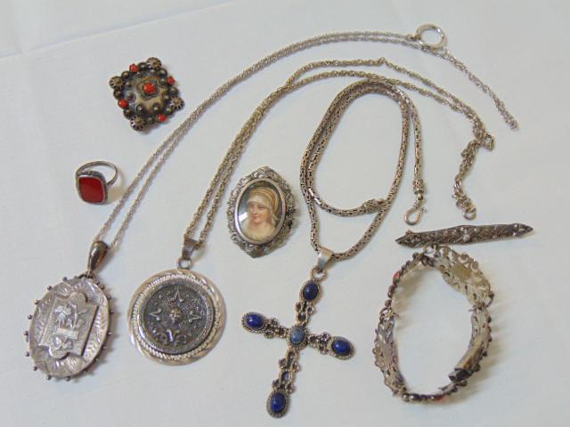 Sterling lot of Jewelry Victorian locket & other.: Sterling lot of Jewelry to include Victorian locket; pins; earrings; etc