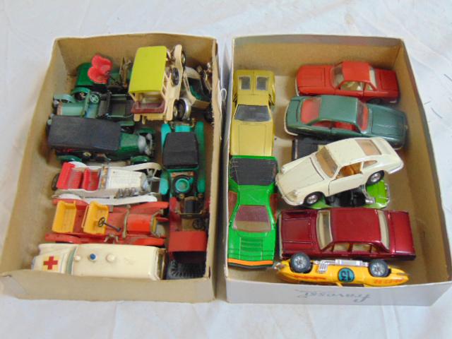 Lot Matchbox & Lesney, Dinky Toy toy cars, 19 cars,: Lot Matchbox & Lesney, Dinky Toy toy cars, 19 cars, including old timers, sport cars, ambulance, includes some other brands as well.