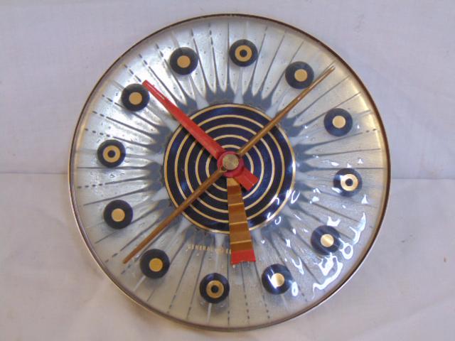 General Electric model 5H70 MCM clock, electric wall: General Electric model 5H70 MCM clock, electric wall clock with glass dial & painted detail, 7 5/8"