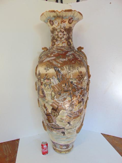 Palace size Satsuma urn, Japanese, height urn is (1 of 16)