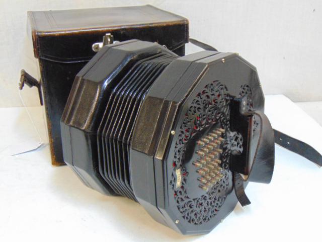 Lachenal Edeophone Maccann duet Concertina, 72 buttons (1 of 10)