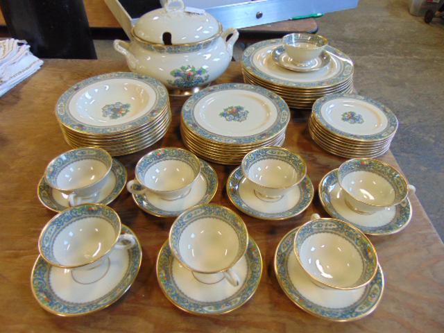 Lenox set Autumn set for 8 to include soup tureen; 8: Lenox set Autumn set for 8 to include soup tureen; 8 soup bowls; 8 bread plates; 8 dinner; 8 salad; 8 cups & saucers.Set is in good condition, no knife marks on plates