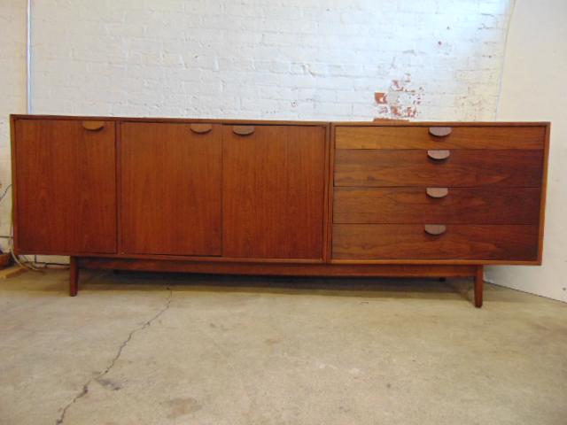 Jens Risom rosewood MCM credenza, sideboard, cabinet &: Jens Risom rosewood MCM credenza, sideboard, cabinet & drawers, extra long, wood pulls, in good condition, cabinet is 90.25" by 21.25", height is31.5"