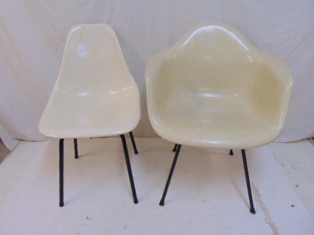 2 fiberglass shell chairs, arm & side, manner of: 2 fiberglass shell chairs, arm & side, manner of Hermann Miller.