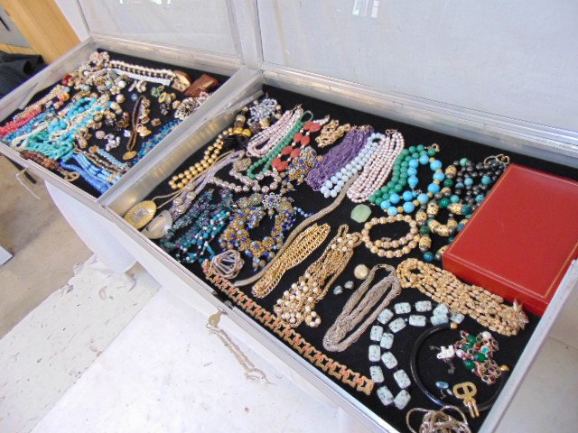 Large lot Vintage Costume jewely: Collection of vintage costume jewelry & fashion jewelry to include Kenneth Lane, glass beads, clip on earrings, & more.. (showcases not included)