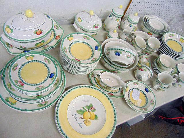 Villeroy & Boch porcelain dinnerware, "French Garden: Villeroy & Boch porcelain dinnerware, "French Garden Fleurence", includes tureen, deep plate, 3 serving bowls, 15 deep soup plates, 5 salad plates, 5 dinner plates, 4 large dinner plates, 2 serving pl