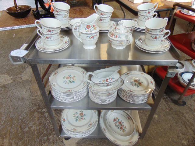 Set Royal Doulton "Kingswood" porcelain dinnerware, 12: Set Royal Doulton "Kingswood" porcelain dinnerware, 12 cups and saucers, creamer and sugar, 12 salad plates, 12 dinner plates, 13 cake plates, 11 large dinner plates, gravy boat, oval bowl with matchi