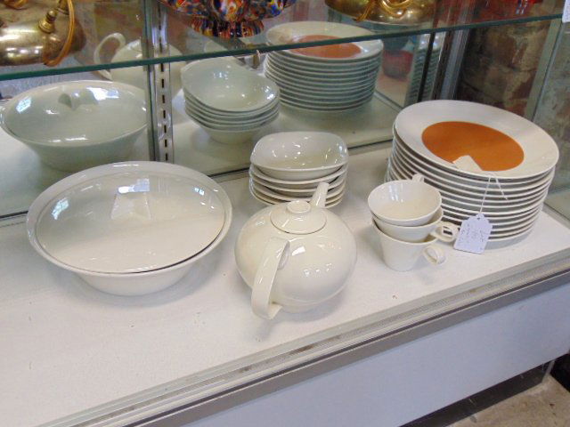 Ben Seibel Indiana Iroquois dinnerware china lot.: Ben Seibel Indiana Iroquois dinnerware lot, includes tea pot, 6 soup bowls, round covered vegetable dish, 3 cups (no saucers) & 12 dinner plates, plates marked.