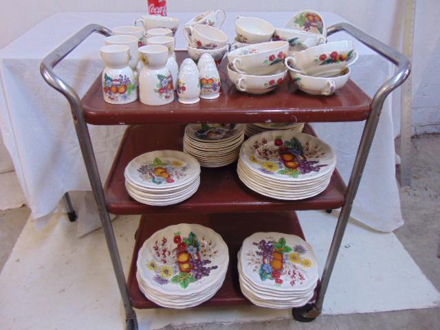 Large lot Copeland Spode dinnerware, soup bowls, cups,: Large lot Copeland Spode dinnerware, soup bowls, cups, saucers, salad, dinner plates and cake dishes.
