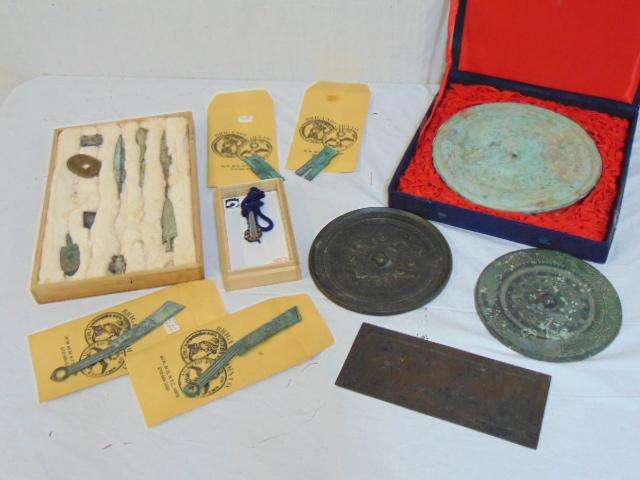 Japanese lot, bronze mirrors, arrowheads, various: Japanese lot, bronze mirrors, arrowheads, various antiquities