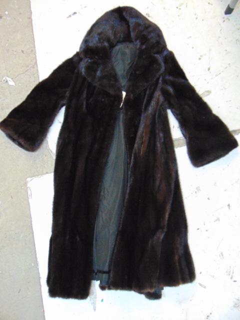 Mink fur coat, good condition, coat is 43": Mink fur coat, good condition, coat is 43"