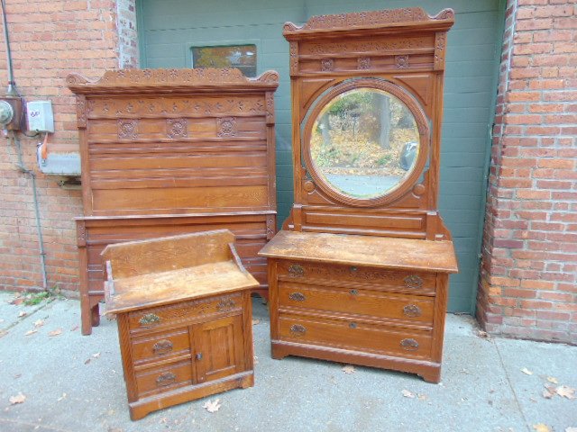 3 piece oak bedroom set, C.E. Crawford, Middletown, N.Y: 3 piece oak bedroom set, C.E. Crawford, Middletown, N.Y., 3 drawer chest with mirror, washstand & bed with rails.