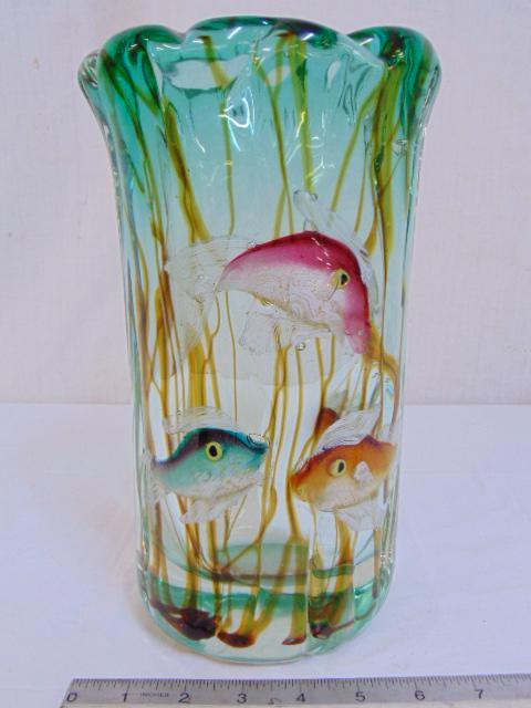 Murano aquarium vase attributed to Alfredo Barbini,: Murano aquarium vase attributed to Alfredo Barbini, fish, 11" height, good condition