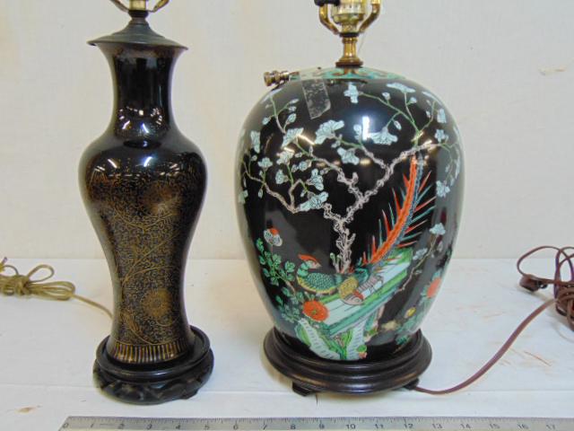2 Asian porcelain lamps, decorative, various birds, not: 2 Asian porcelain lamps, decorative, various birds, not old, large lamp with bird decoration has been repaired.