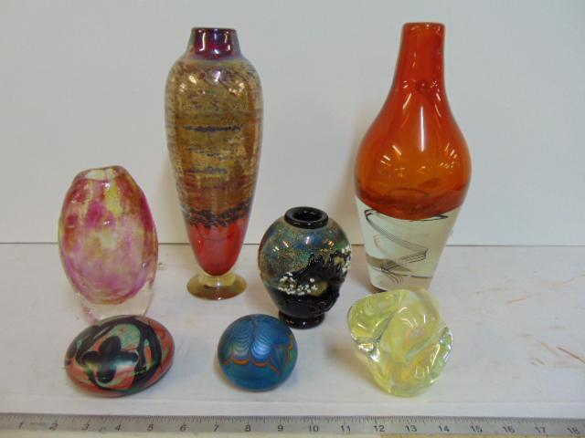 Artglass lot, vases, paperweights, John Nygren &: Artglass lot, vases, paperweights, John Nygren & others, lot includes heavy art glass vase with spiral design in base (Murano ?), artglass base signed Robert Bent..(?) 1992; pink & clear art glass vas