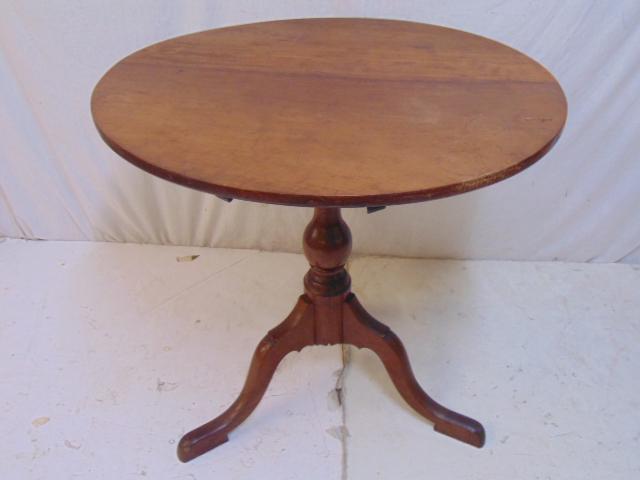 Hudson Valley tilt top table, cherry, top is 29.75": Hudson Valley tilt top table, cherry, top is 29.75" height is 28.5"