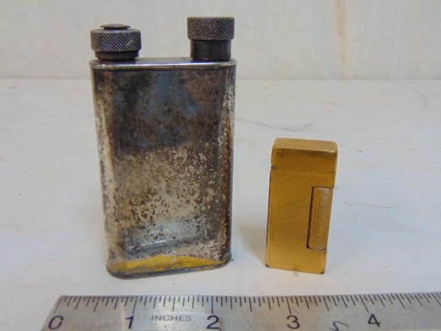Dunhill lighter & Dunhill lighter filler, gold plated: Dunhill lighter & Dunhill lighter filler, gold plated lighter, made in Switzerland.