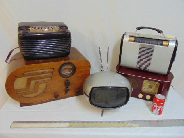 Vintage radios & portable television, includes RCA: Vintage radios & portable television, includes RCA Victor Model 66BX portable radio, Philco wood case radio, Model 38-620, Philco radio, model 46-420, Standard Atlas shortwave Radio, Red plastic case,