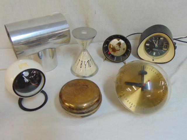 7 MCM and contemporary clocks, electric, includes: 7 MCM and contemporary clocks, electric, includes "Aurora" reflecting clock by Kirsch/Hamilton Associates; Bulova 70's white ball desk clock (wind-up); "Chrono-Art clock by Wayne Husted; Panasonic Mod