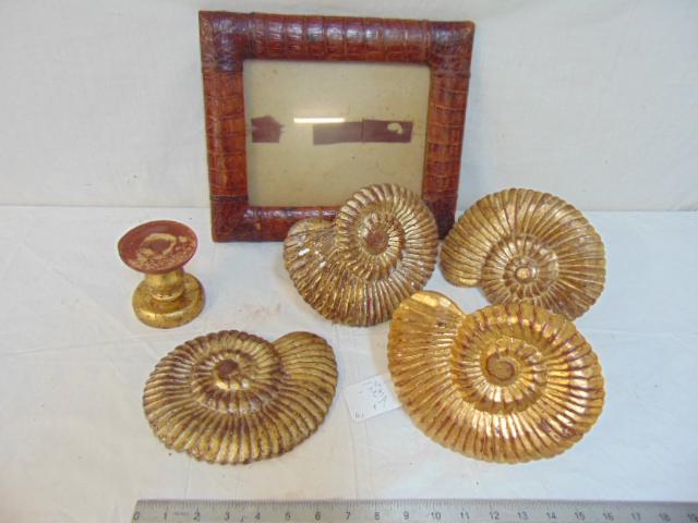 4 Gilt carved wood shell form tie backs & leather (1 of 4)