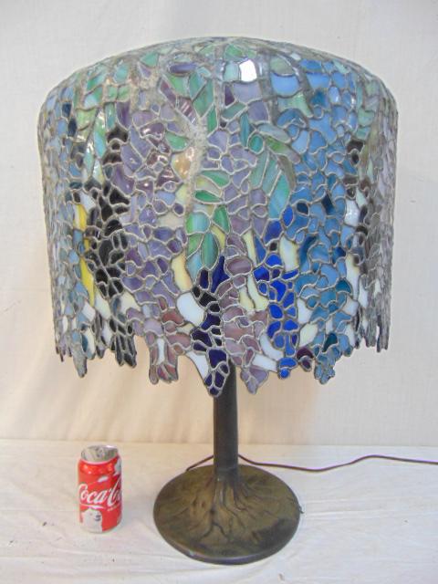 Large excellent quality Tiffany style table lamp with (1 of 11)