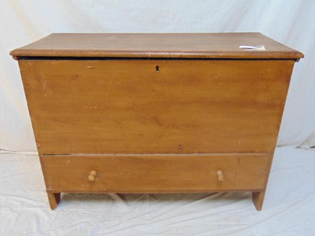 Country lift top blanket chest, single drawer, chest is: Country lift top blanket chest, single drawer, chest is 43.5" by 17.75", height is 31.75", knobs appear replaced