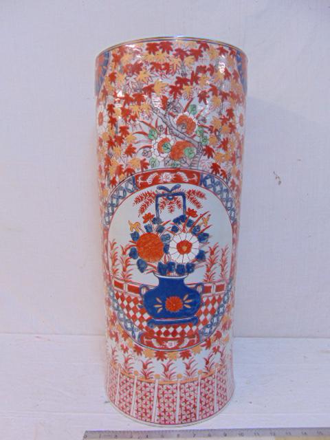 Large Imari porcelain umbrella stand, floral decorated, (1 of 7)