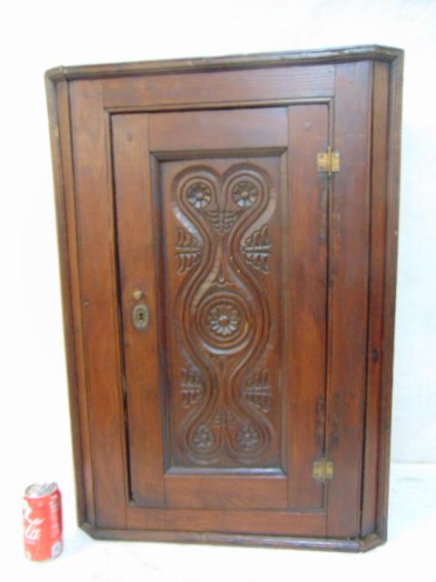 English carved walnut hanging corner cabinet, 17/18th (1 of 5)