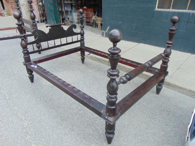 Country bed with cannonball finials, bed is 56.75" by: Country bed with cannonball finials, bed is 56.75" by 80.75", height is 50.5"