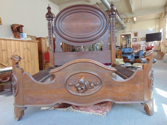 Rosewood Victorian bed with carved columns, oval panel (1 of 12)