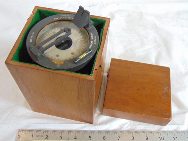 Medium Landing Compass, R.C.A.F. handheld compass with (1 of 5)