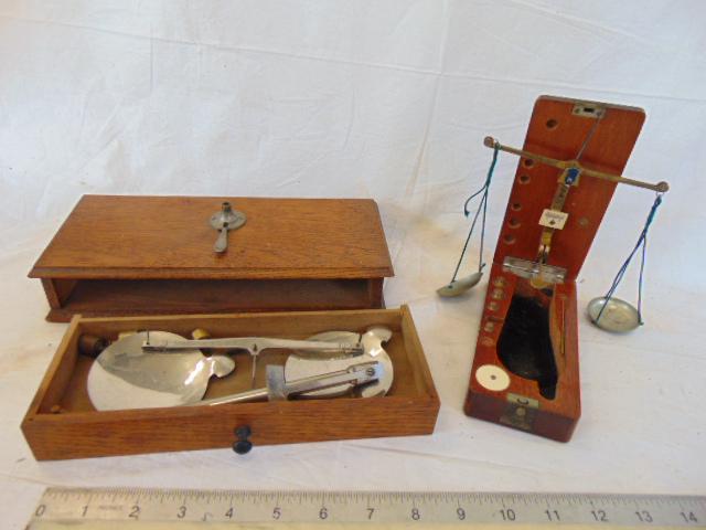 2 balance scales, folding gold scale with small weights (1 of 7)
