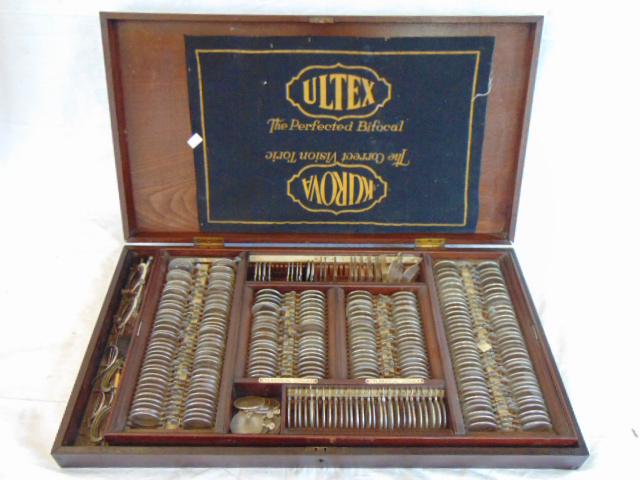 Ultex reading glasses, lenses case with lenses, (1 of 7)