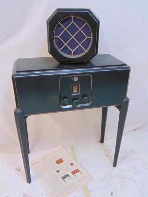 Eveready AC radio model 2, Cast aluminum body and legs (1 of 7)