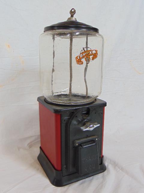 Vintage gumball machine, Topper, with key. (1 of 5)