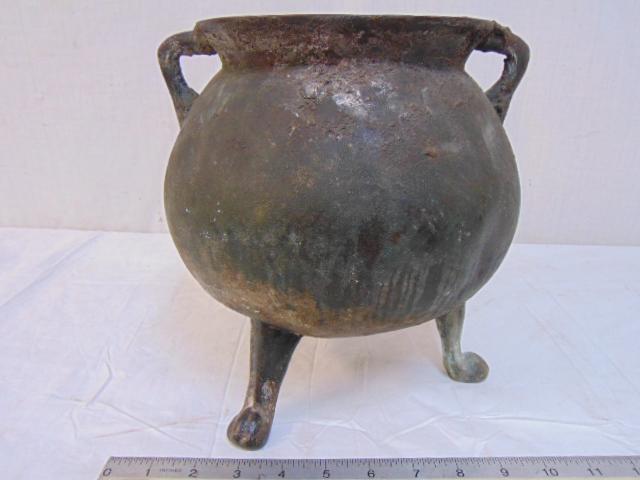 Early Flemish bronze cauldron, with 2 handles, on three (1 of 8)